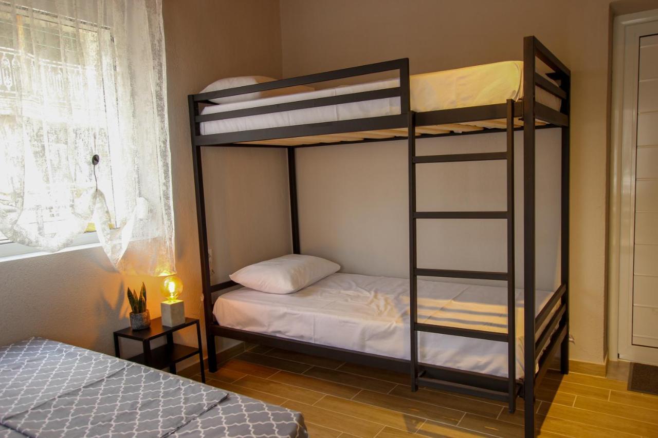 Lila'S Studios Asproválta Ngoại thất bức ảnh