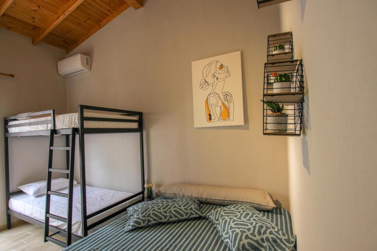 Lila'S Studios Asproválta Ngoại thất bức ảnh
