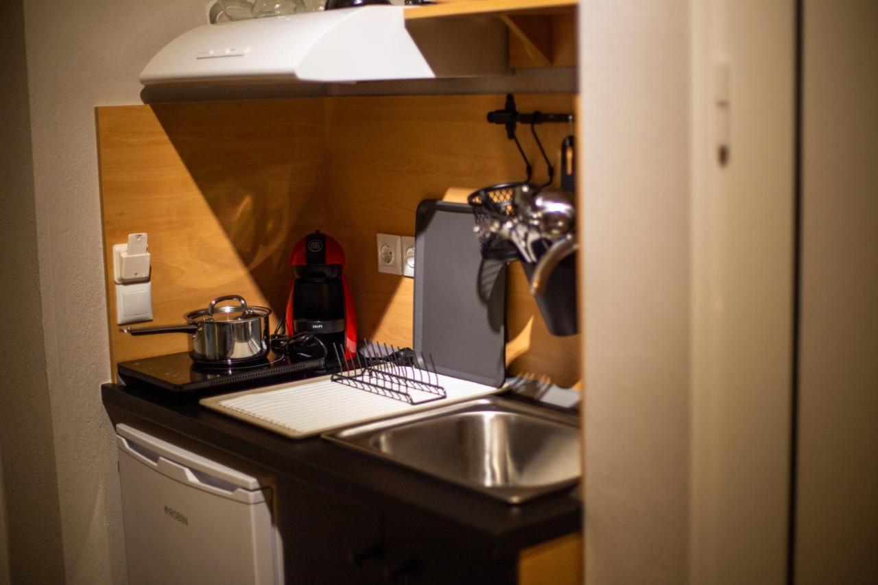 Lila'S Studios Asproválta Ngoại thất bức ảnh