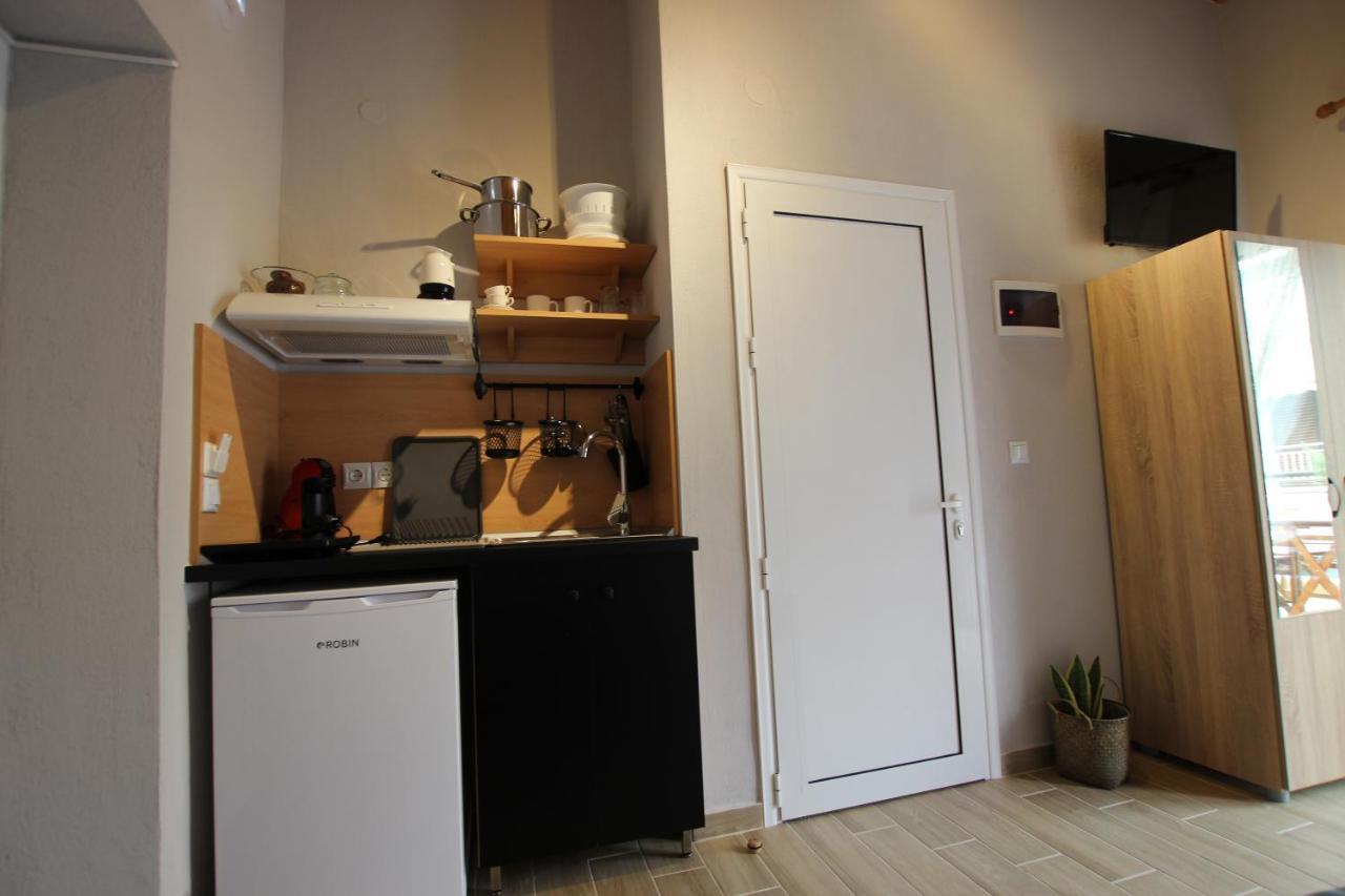 Lila'S Studios Asproválta Ngoại thất bức ảnh