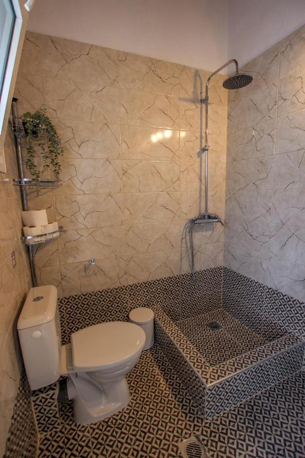 Lila'S Studios Asproválta Ngoại thất bức ảnh