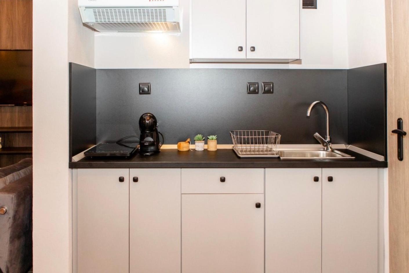 Lila'S Studios Asproválta Ngoại thất bức ảnh