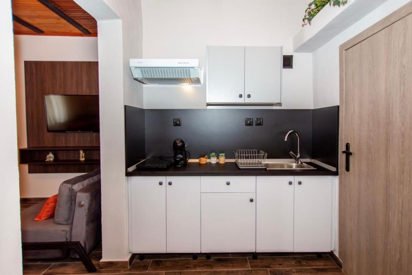 Lila'S Studios Asproválta Ngoại thất bức ảnh
